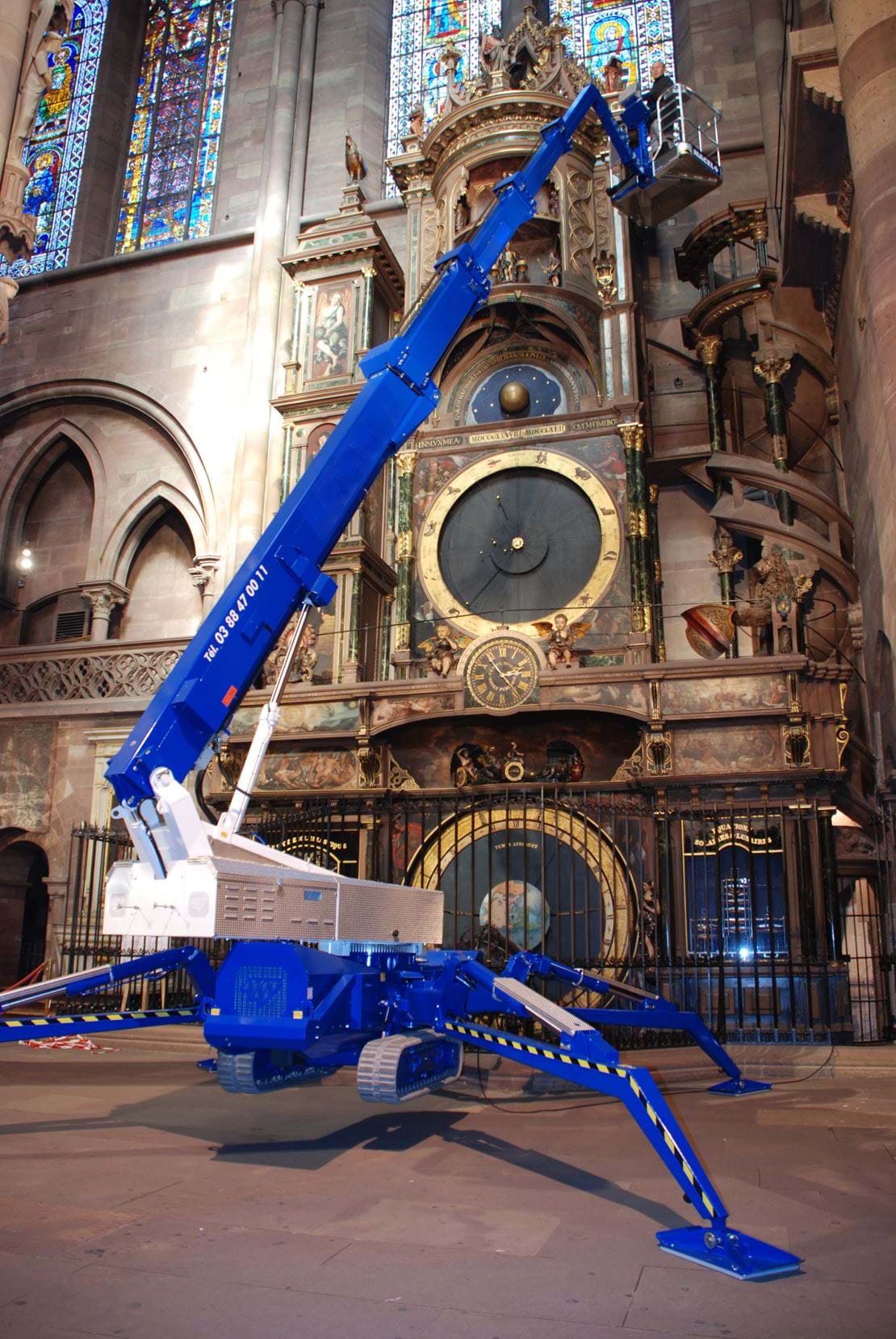 France Ommelift 2200 R church.jpg