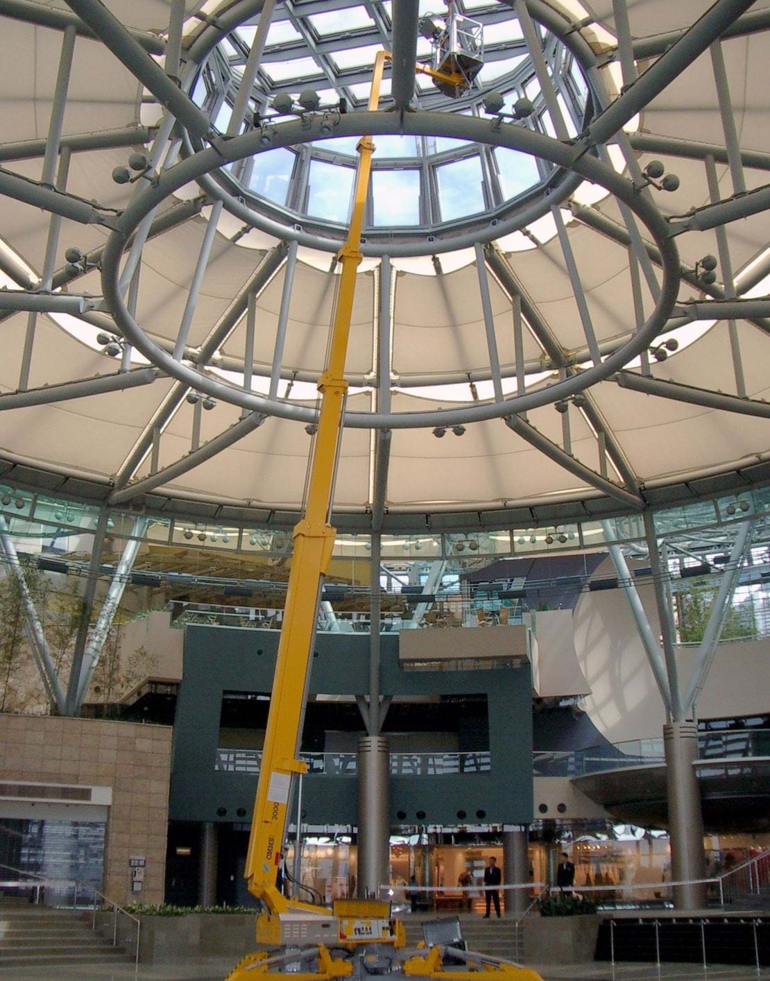 Hong Kong Ommelift 3000 R mall.jpg