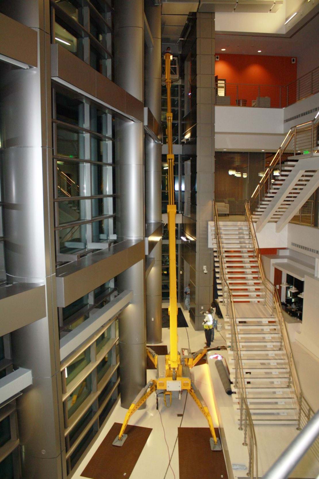 USA Ommelift 3150 RJ atrium.jpg