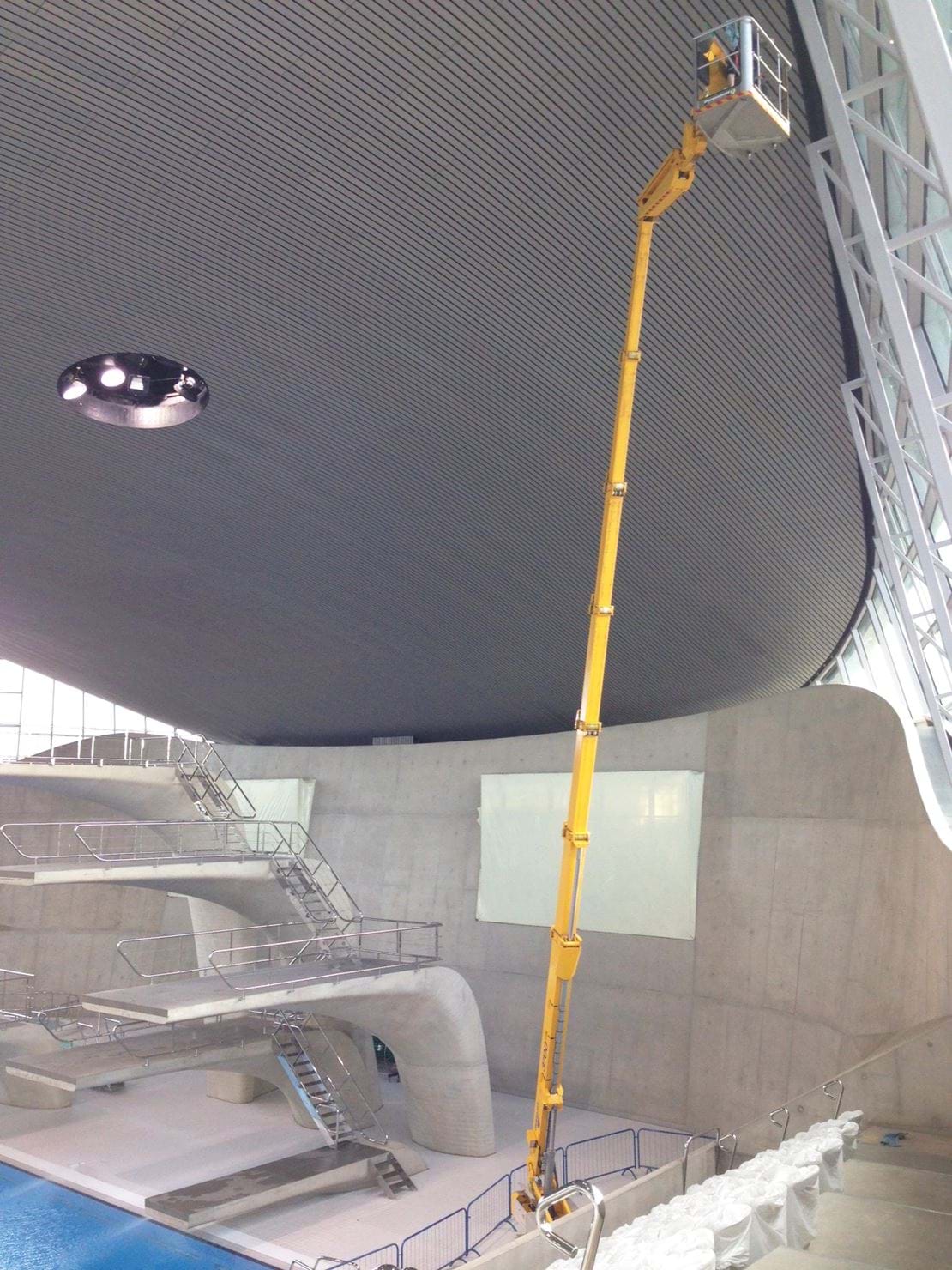 UK Ommelift 3700 RJ Aquatics Olympic London.JPG