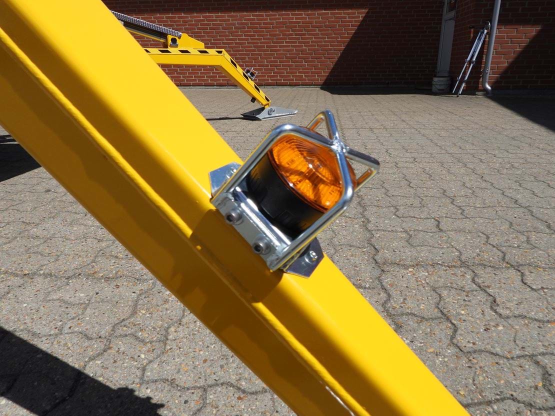 04 Flashing Beacons On Stabilizers