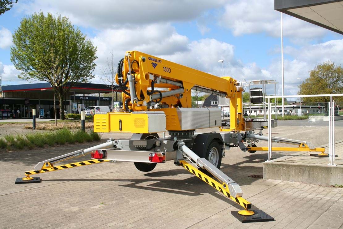 1500 EX Trailer Mouted Lift OMMELIFT City 01