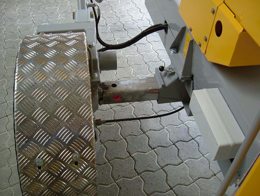 14 Adjustable axel.JPG